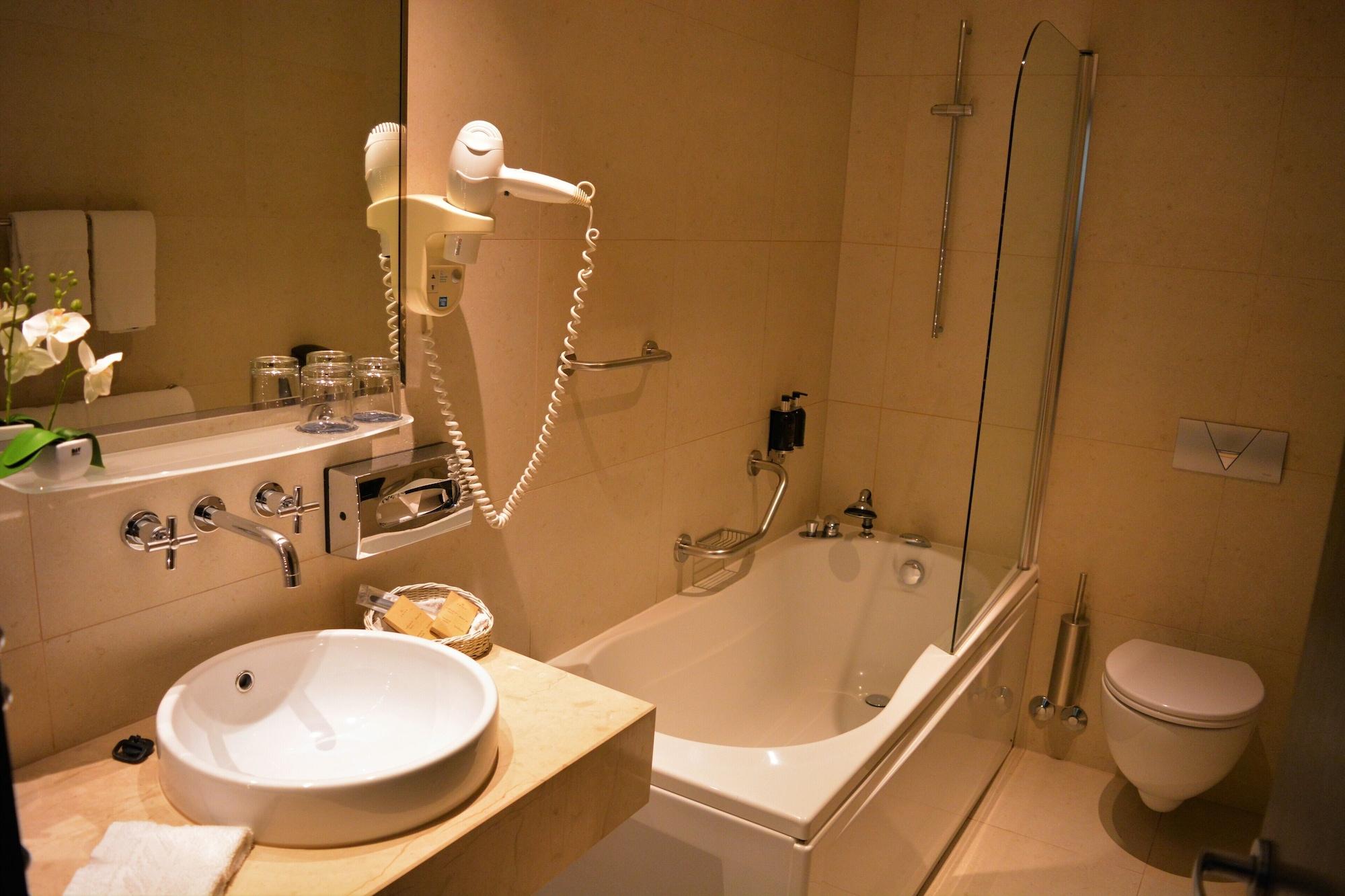 Astoria 4*
