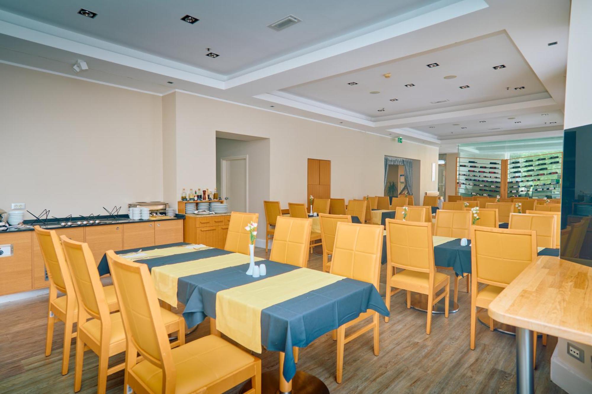 Astoria Hotel 4*