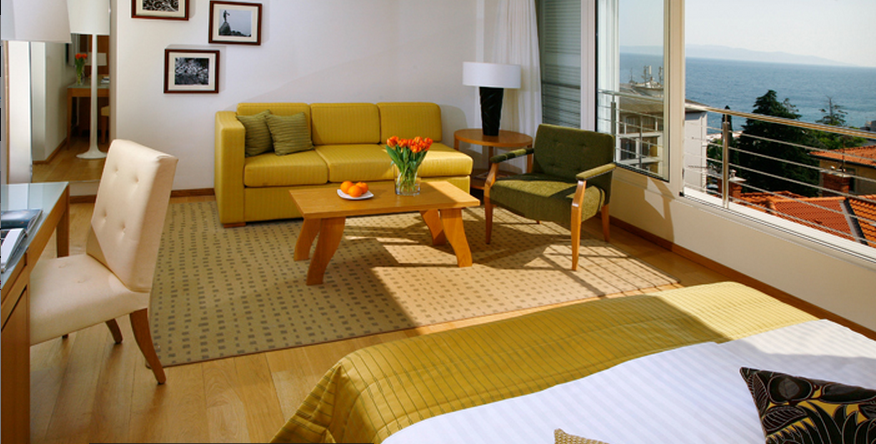Astoria Hotel 4*